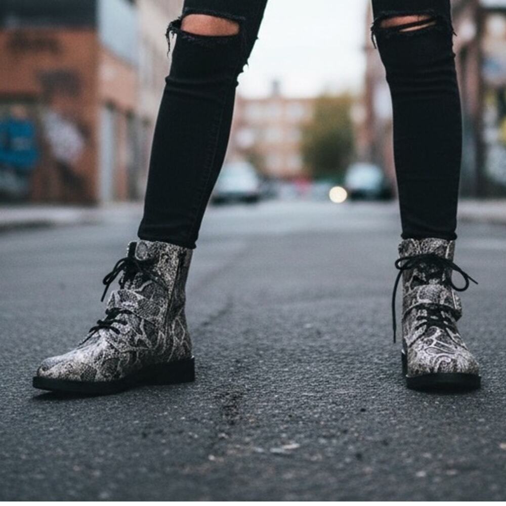NWT Faux Snakeskin Boots Size 7.5